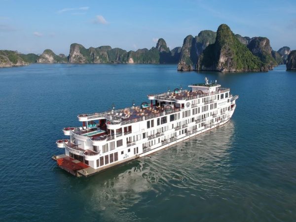 Du thuyền Ambassador Cruises 5 sao