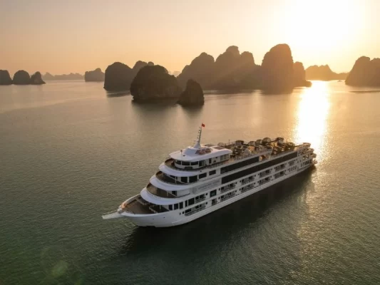 Trải nghiệm đẳng cấp du thuyền 5 sao Ambassador II  Day Cruise